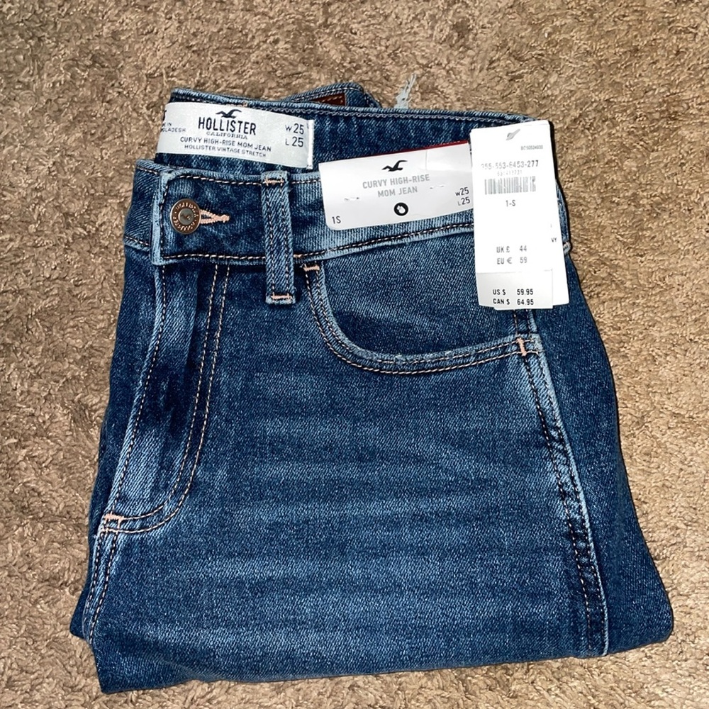 NWT Hollister Curvy High Rise Mom Jean